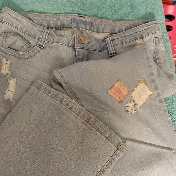 Stylish Light Blue LEI Distressed Jeans - Picture 1 of 8
